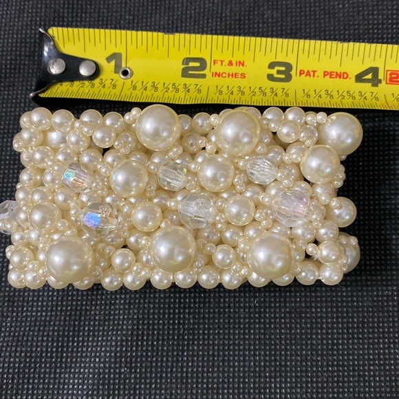 2” expandable mixed pearl bracelet - Picture 3 of 6